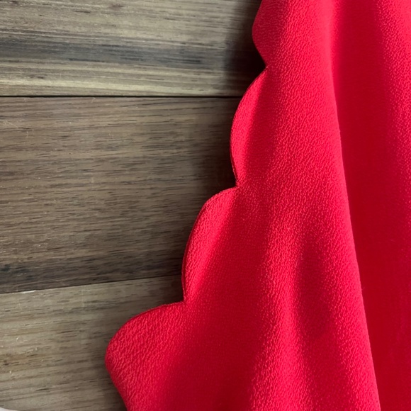 Sleeveless High Neck Tank w/Scalloped Hem - Picture 3 of 5